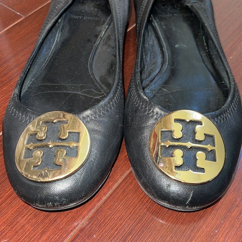Tory Burch Flate w/gold design - Picture 2 of 5
